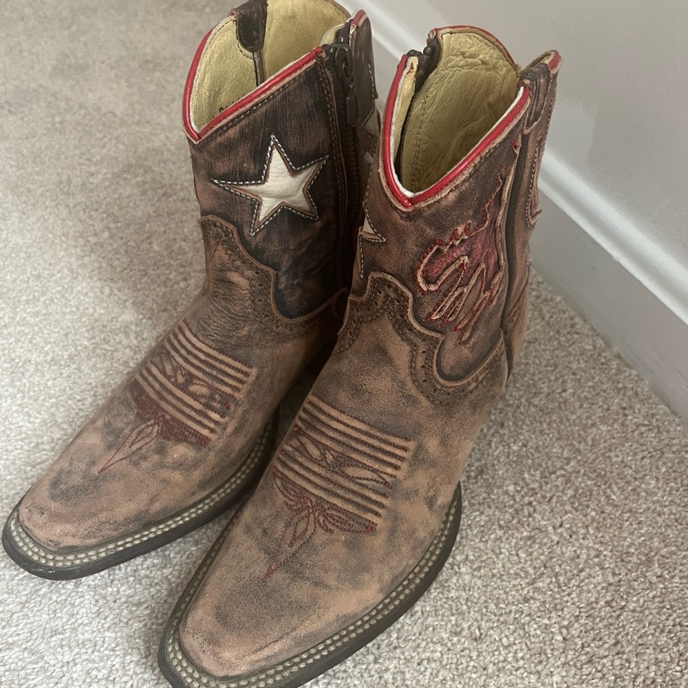 leather cowgirl boots